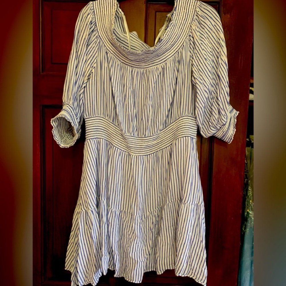 Cute striped Gianna Bini dress small unnoticeable bleach stsin